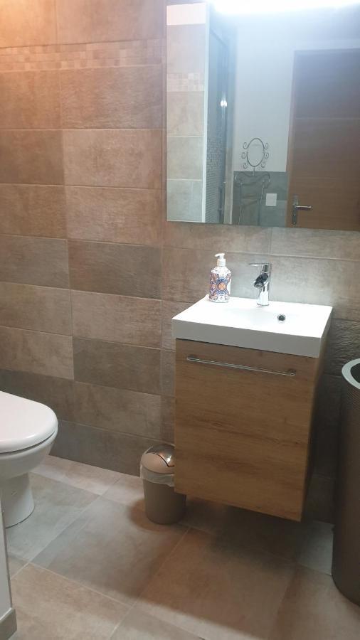 Les Terrasses Des Anthenors Bed & Breakfast องชูส-ลา-เรอดอนน์ ภายนอก รูปภาพ